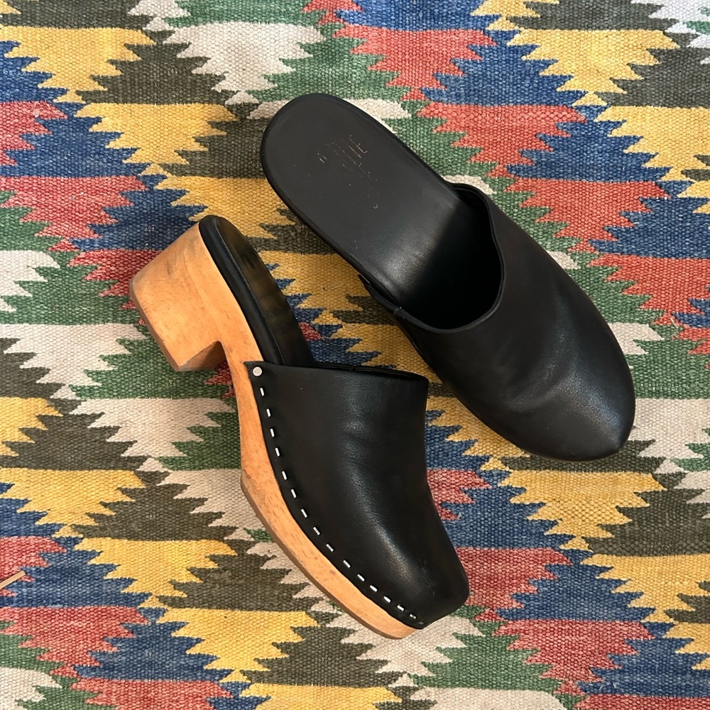 Charlotte Stone Martino Low Black Leather Clogs